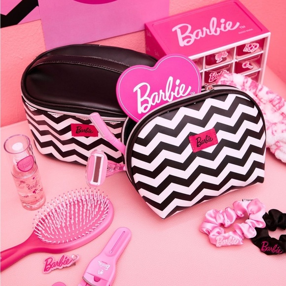 Barbie Makeup Bag - Picture 2 of 5